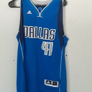 Dallas Maverick's Dirk Nowitzki Jersey